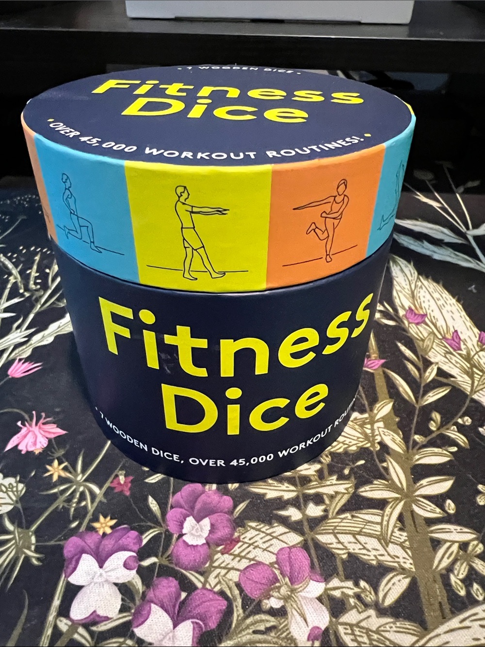 Chronicle Books Fitness Dice - 7 wooden dice, with over 45,000 workout routines